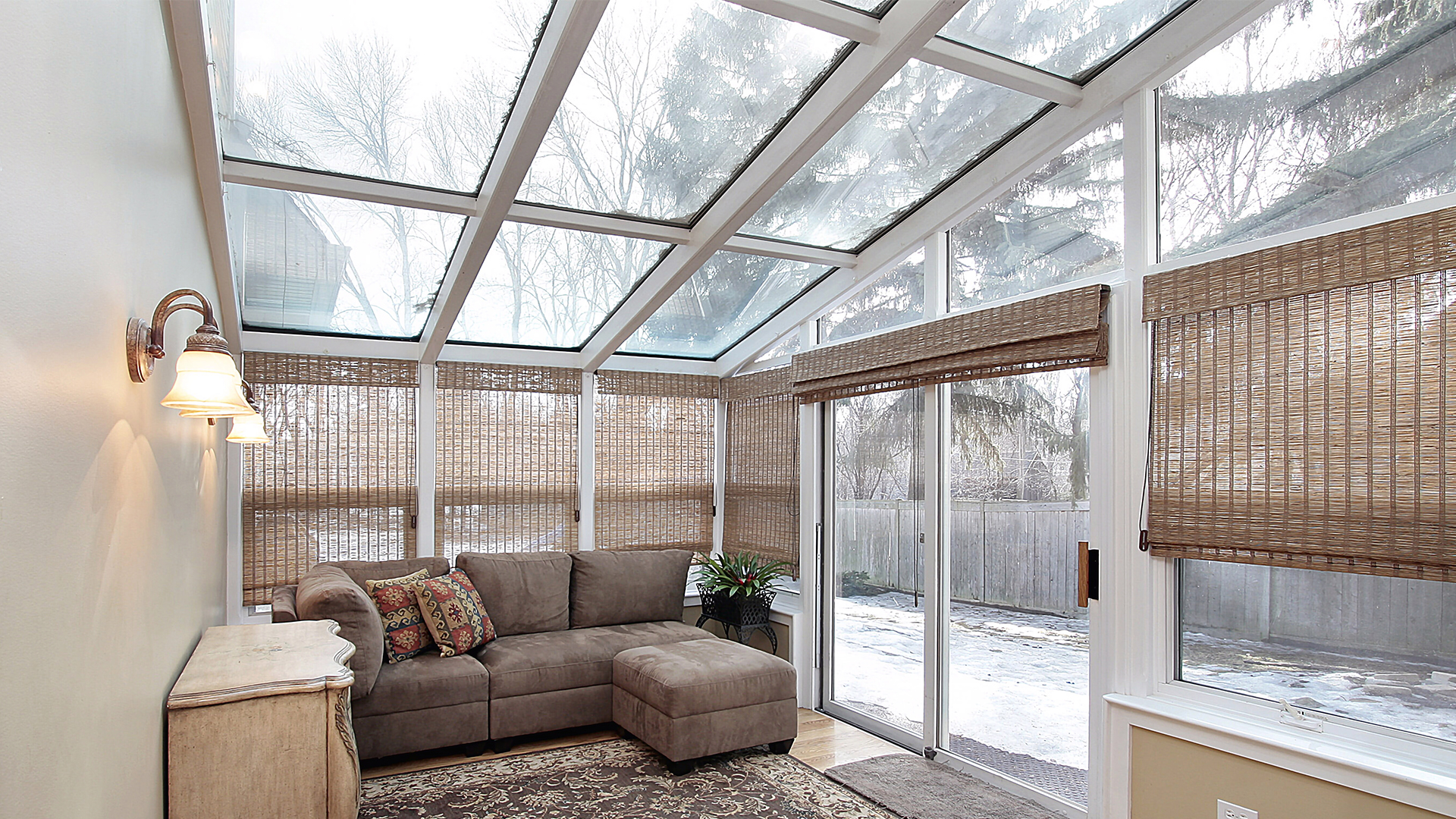 Алюминиевые окна в конструкции зимнего сада